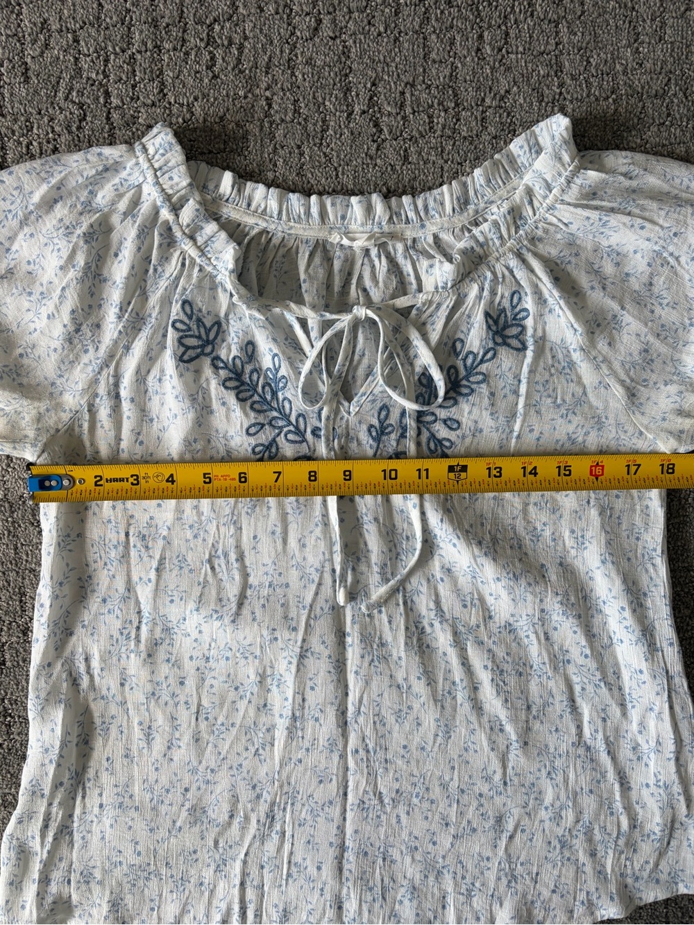 Mine Blue Ditsy Floral Print Blouse Women’s Size M Peasant Top Embroidered - Picture 7 of 8